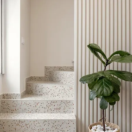 The Great Rose Retreat נאזרה