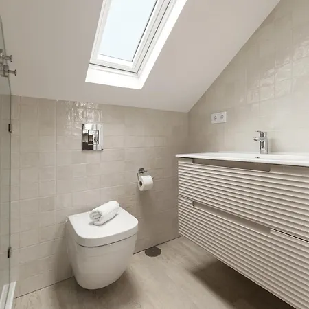 The Great Rose Retreat נאזרה