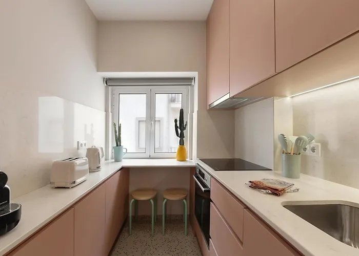 The Great Rose Retreat * Nazare