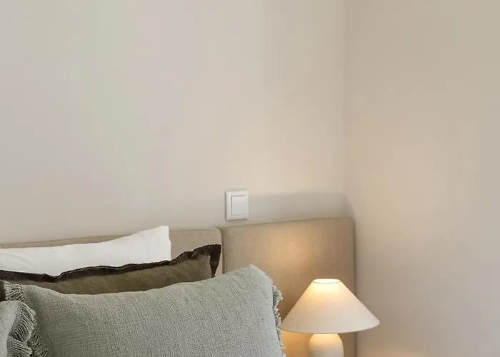 The Great Rose Retreat Nazare